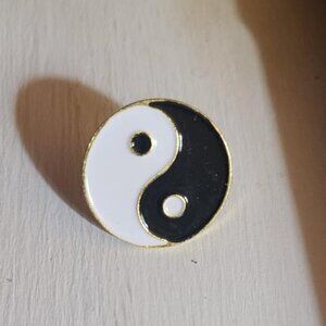 Yin And Yang Vintage Black White Gold Lapel Pin Badge